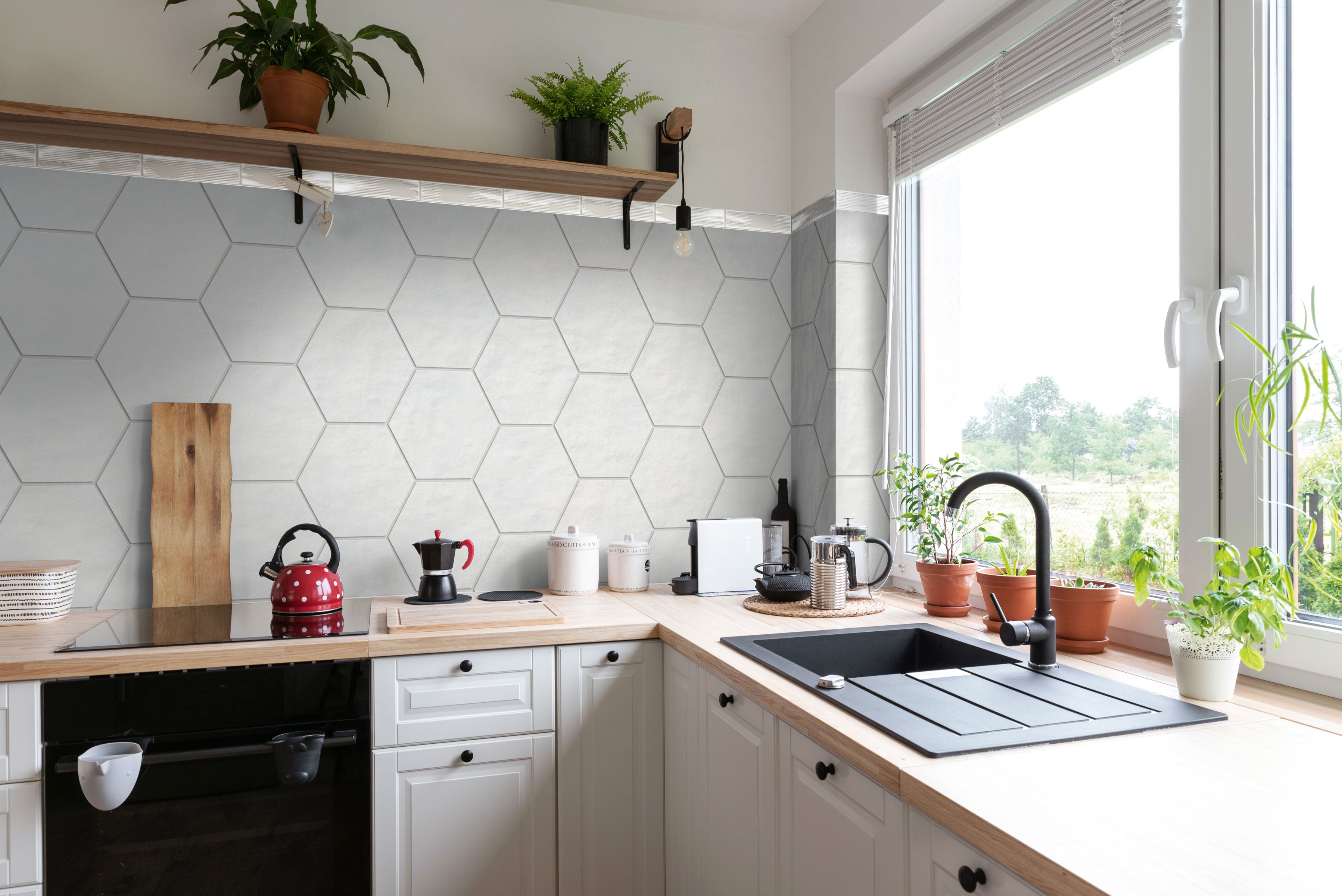 Earthen 10x10 Matte Hexagon Porcelain Tile in Whisper