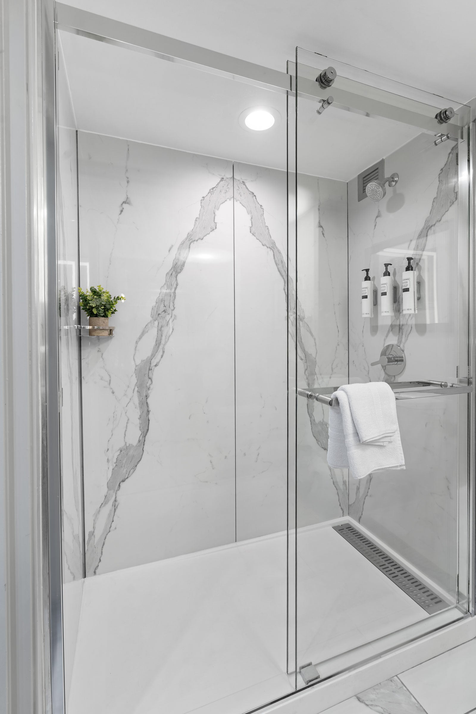 JEM Pre-Fab 32x96 Polished Porcelain Tile in Capriccio Grey Bookmatch A (Online Only)